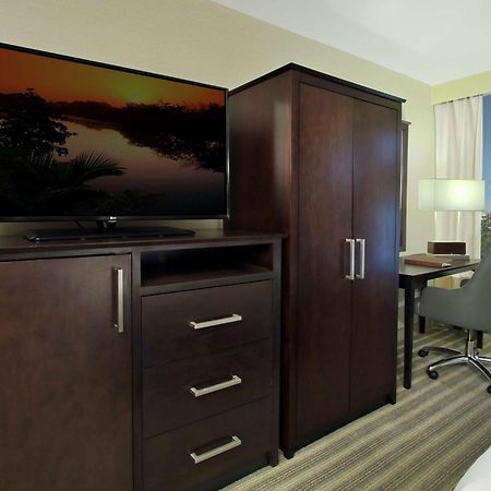Отель Doubletree By Hilton Ньюарк Экстерьер фото