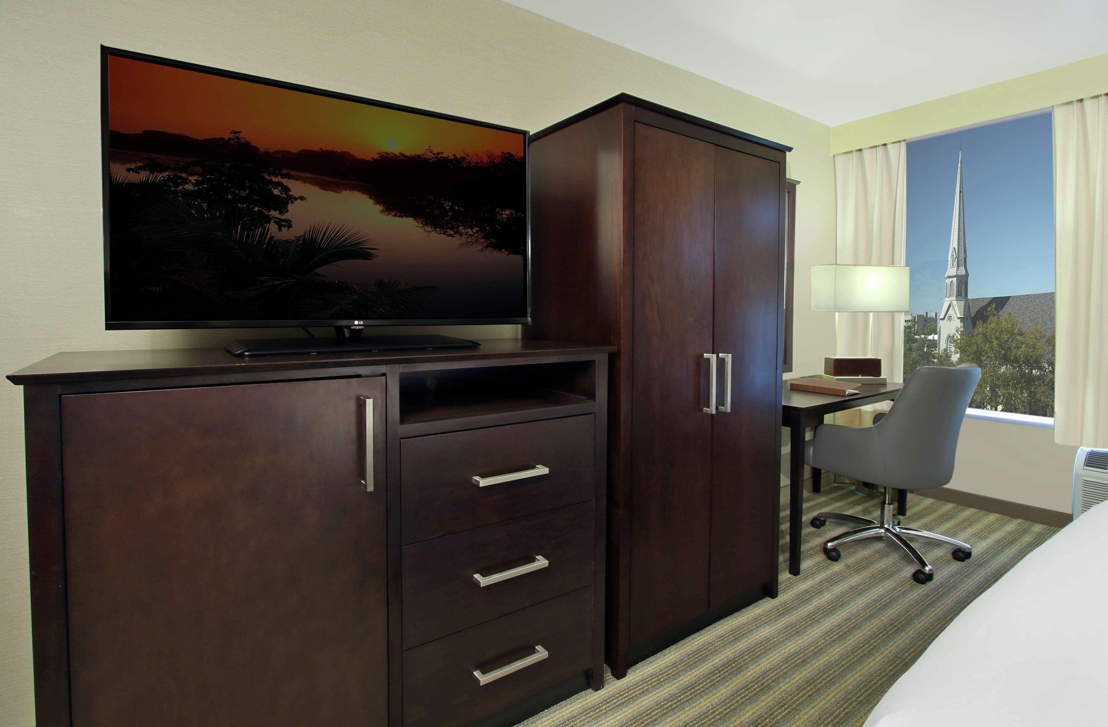 Отель Doubletree By Hilton Ньюарк Экстерьер фото