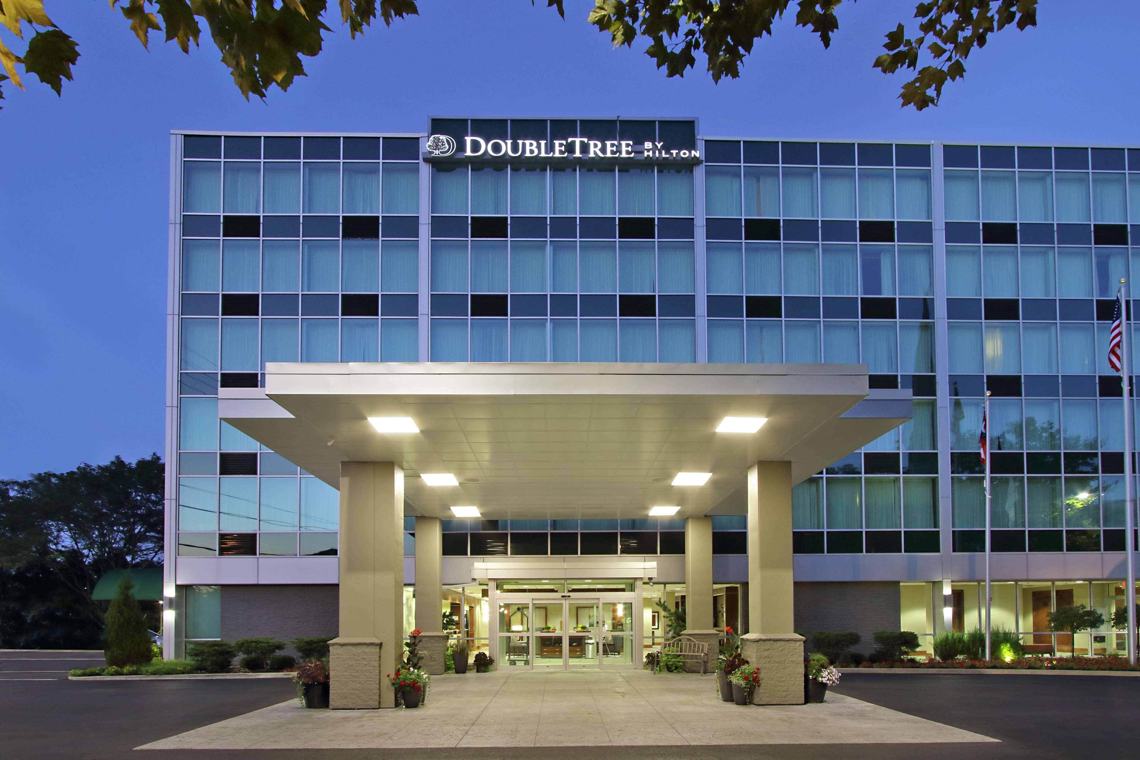 Отель Doubletree By Hilton Ньюарк Экстерьер фото